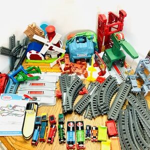 Thomas & Friends Sodor All Around Deluxe Train Set  80% Complete Read Has Trains